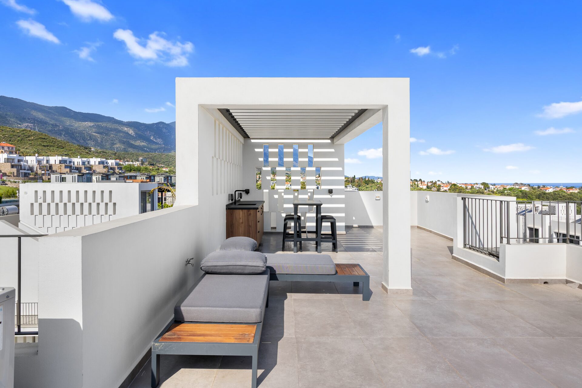 Roof terrace with view of Beşparmak mountain range